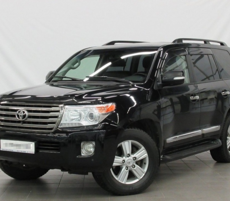 Аренда автомобиля Toyota LandCruiser (200) с водителем в Казани
