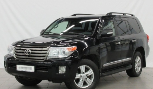 Аренда автомобиля Toyota LandCruiser (200) с водителем в Казани